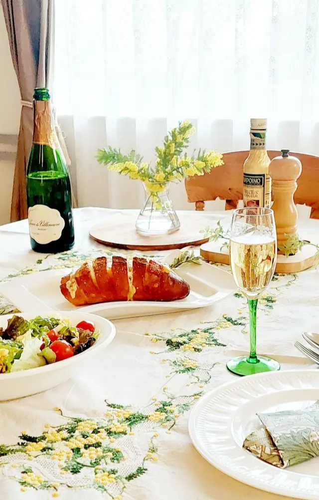 今年のミモザはテーブルコーディネートでの画像_12