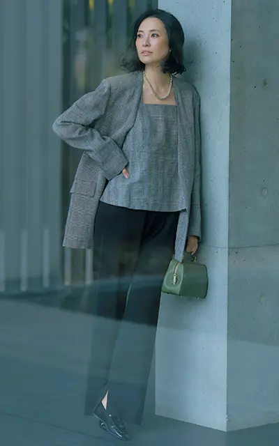 ノーカラージャケット×ノースリーブトップス