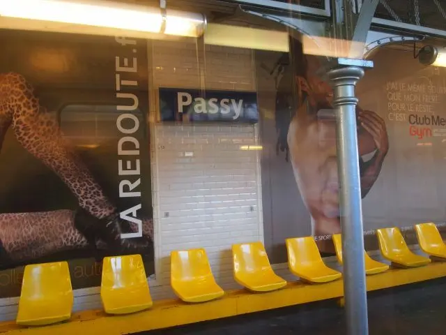 巴里　パリ　フランス　16区　パッシー駅　passy駅