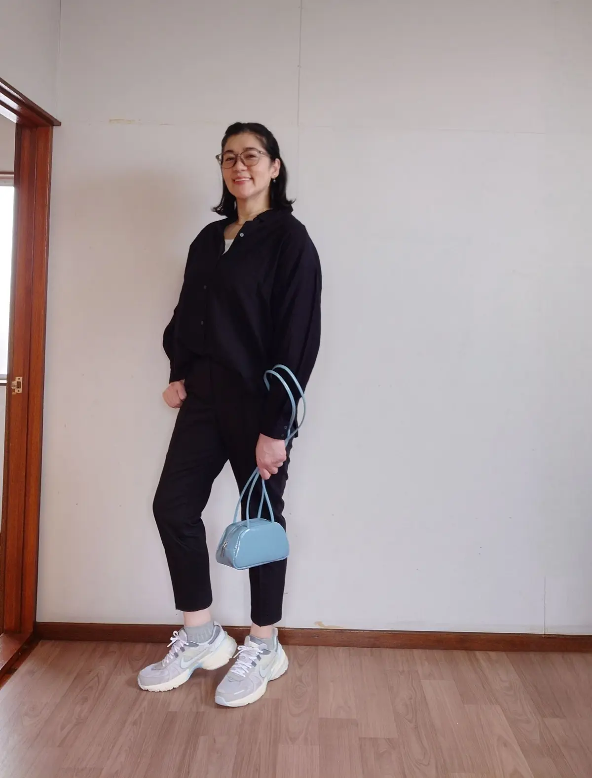 ナイキV2Kランでブラックコーデ