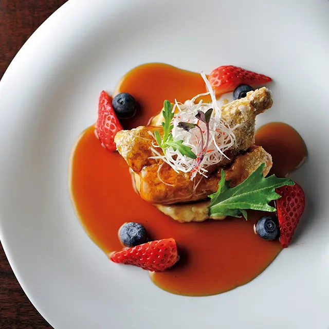 スペアリブとベリーのライチソース 酢豚仕立て。