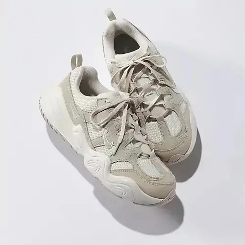 50代がこなれて見える！「春の最旬スニーカー」カタログ