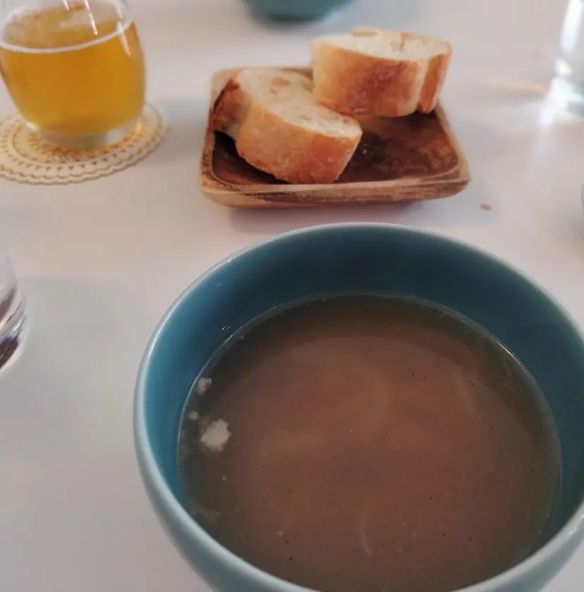 ビストロ　ラ・テラコッタ　バケット　オニオンスープ　バケット