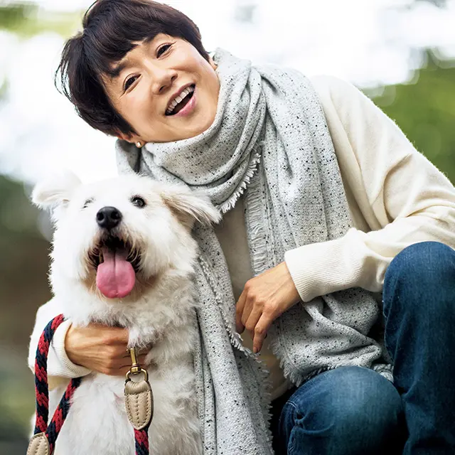 ご近所スタイルに欠かせない、ほどよくカジュアルな上質ストール