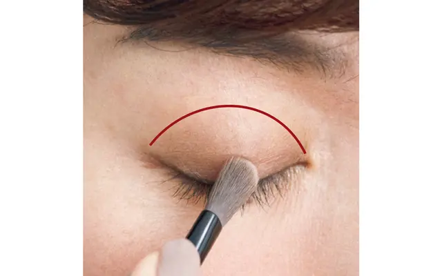 上まぶたはくすみを生かす