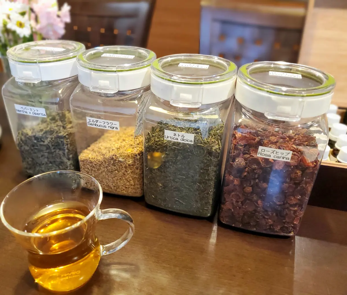 オリジナルブレンドのハーブティーを作って頂きました。