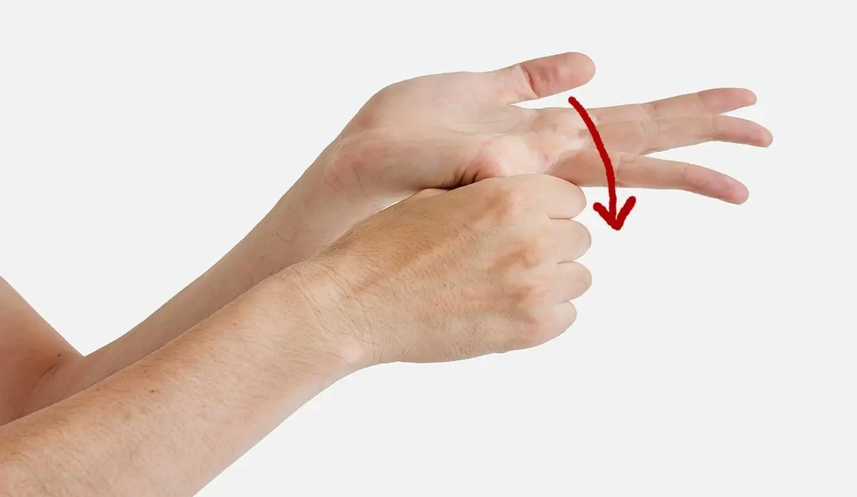 OurAge×Webエクラ　続いて、【指を反らす】動きを行います。