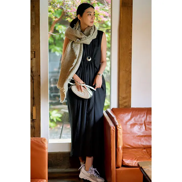 さらりと軽快なワンピースで 　アクティブなショートトリップへ