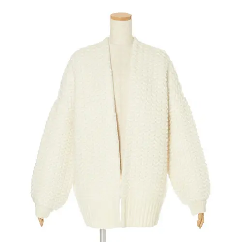 カーディガンやパンツ、真冬の大人を素敵にの画像_2