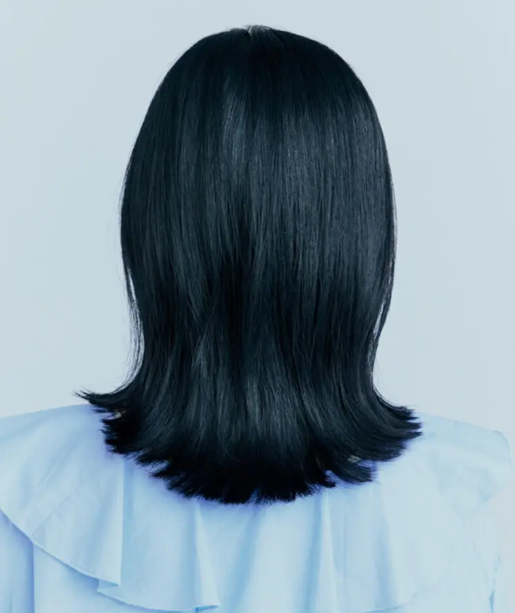 Webエクラ 後から見たミディアムヘアスタイル