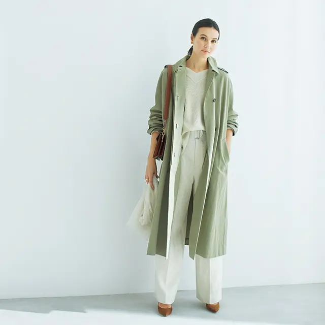 白よりもなじみがよく大人が着やすいライトベージュのVネックコットンニット