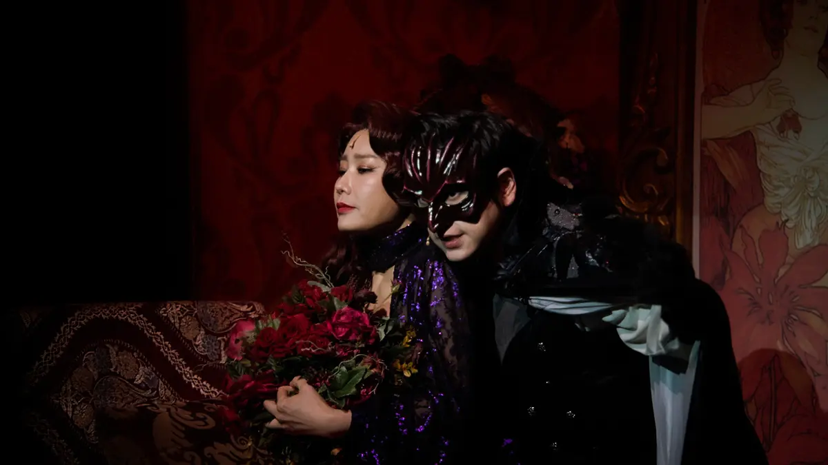 ファントム、カルロッタ役のシン・ヨンスク