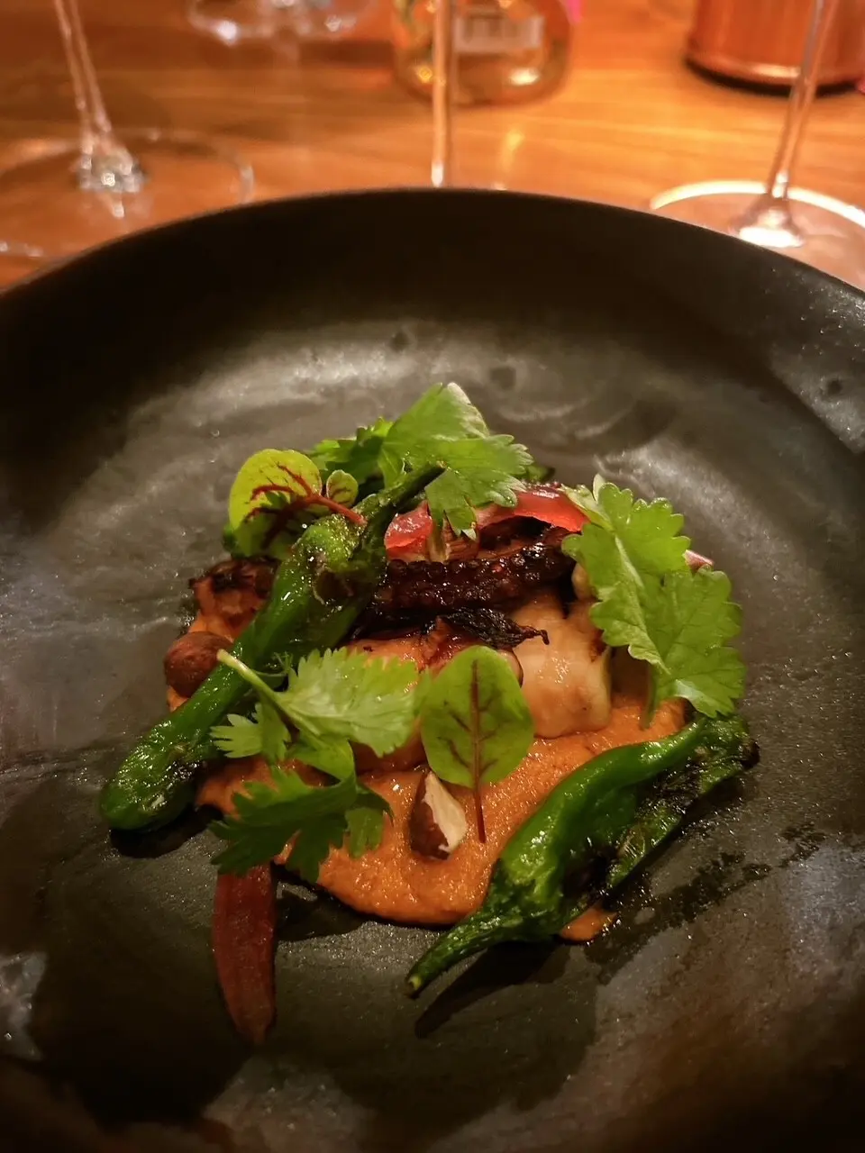 国産タコ 獅子唐 スモークアーモンド ロメスコソース