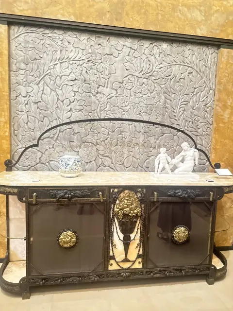 紺ジャケットで東京都庭園美術館への画像_5