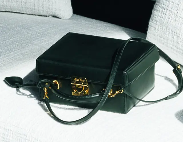 バッグ（22.8×21.5×11）￥368,000／ブルーベル・ジャパン（マーク クロス）