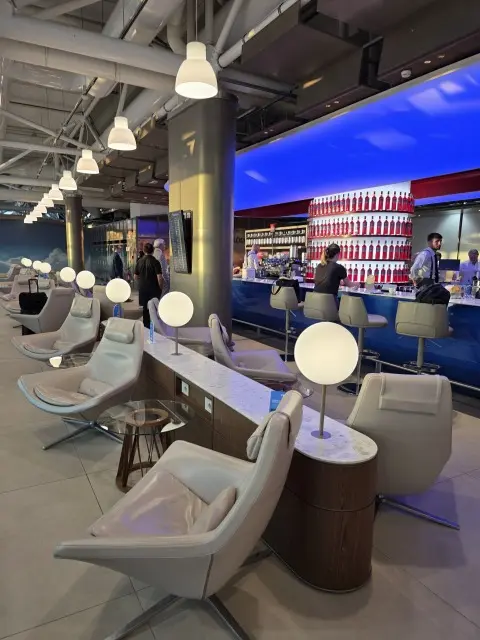 ラウンジと機内食などの画像_9