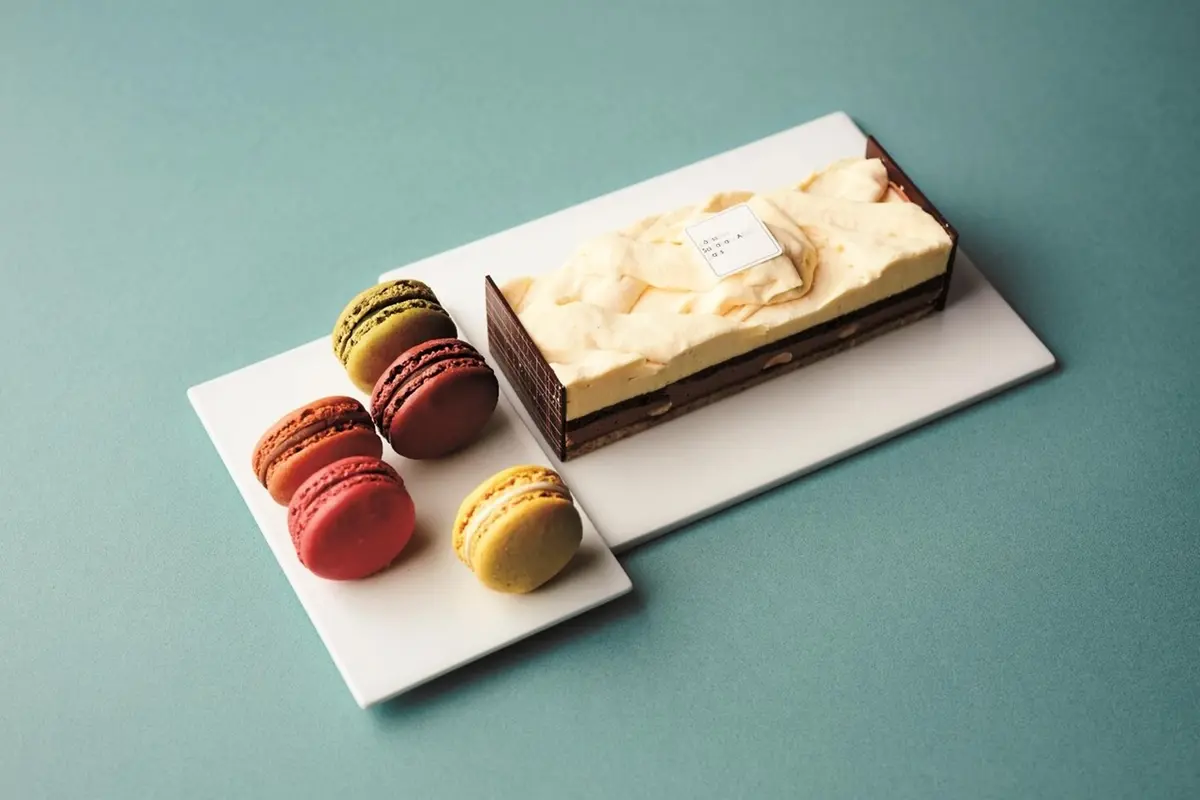 パティスリー・サダハル・アオキ・パリ「冷凍 ヴァランシア＆マカロン 5P」
