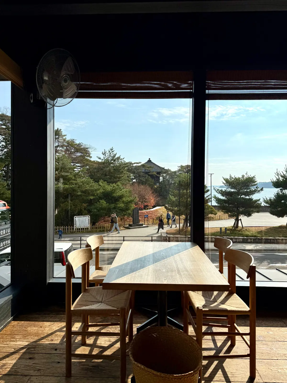 宮城県松島　松華堂菓子店　カフェ　店内写真