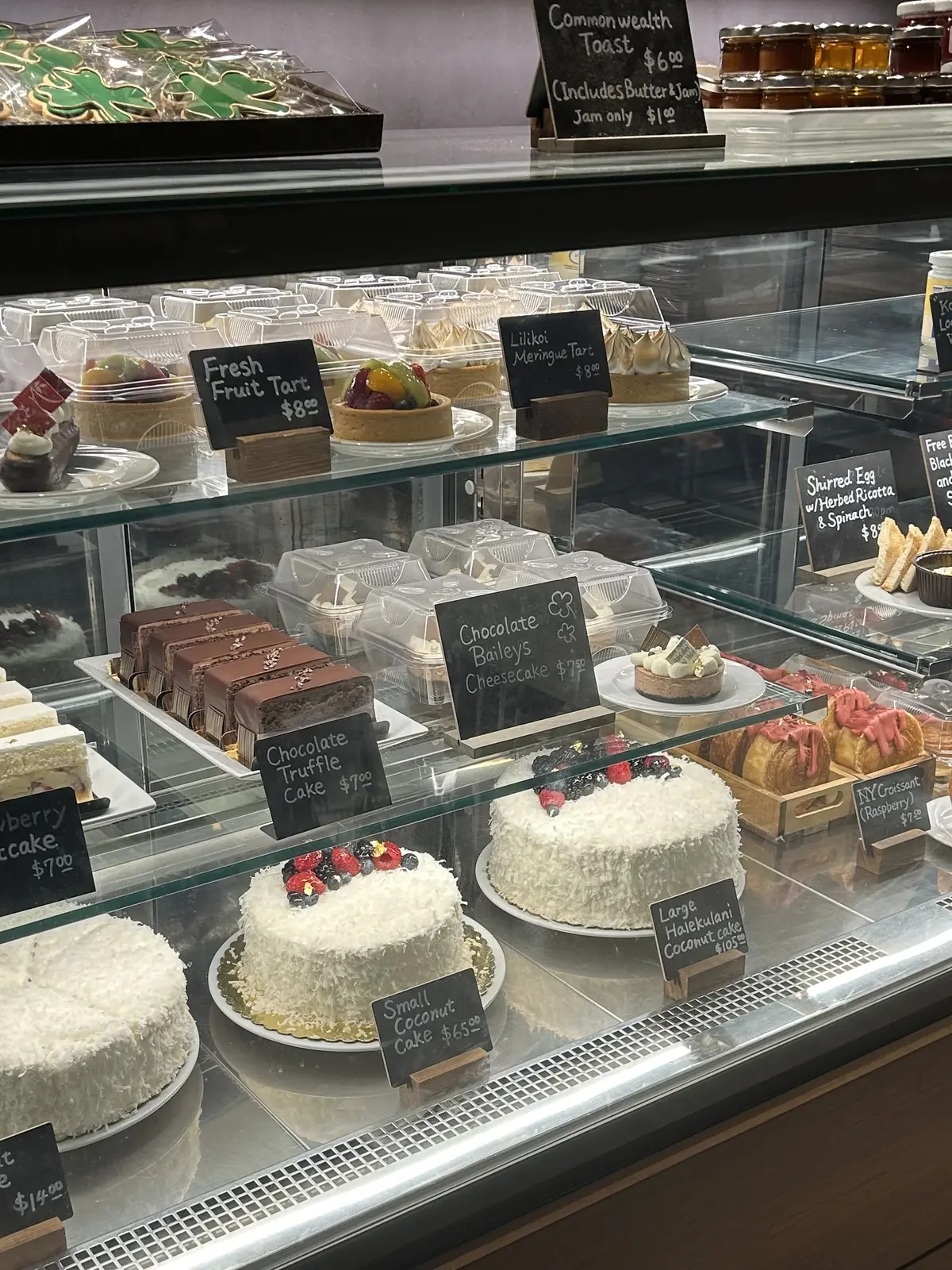 ハレクラニ　朝食　ハレクラニベーカリー　お土産