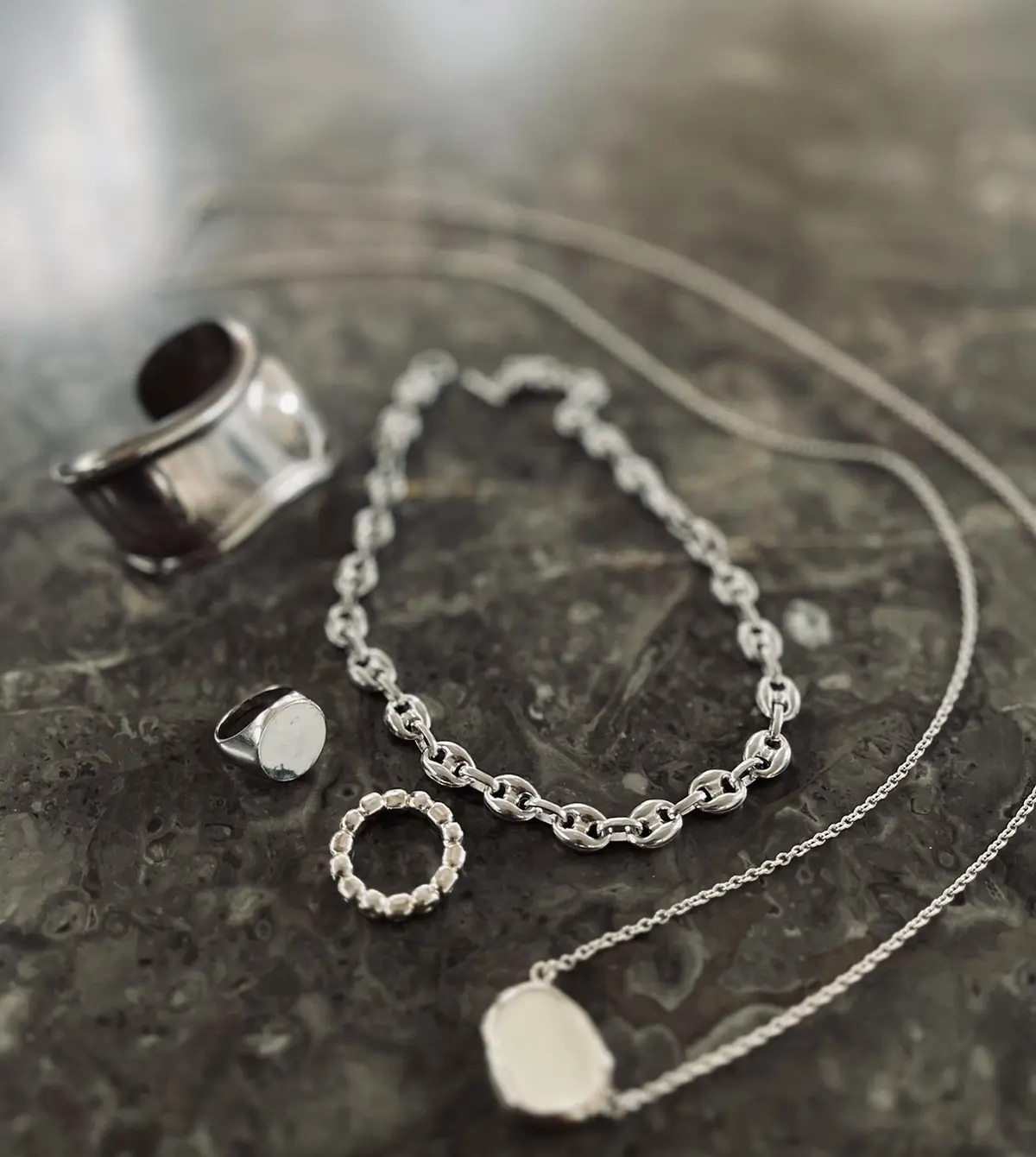 ファッションエディター三尋木奈保さん愛用のシルバージュエリー