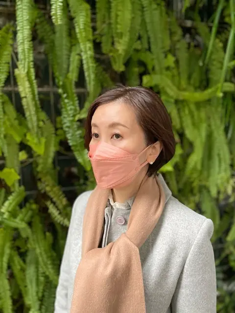 ショートボブを横から撮った写真