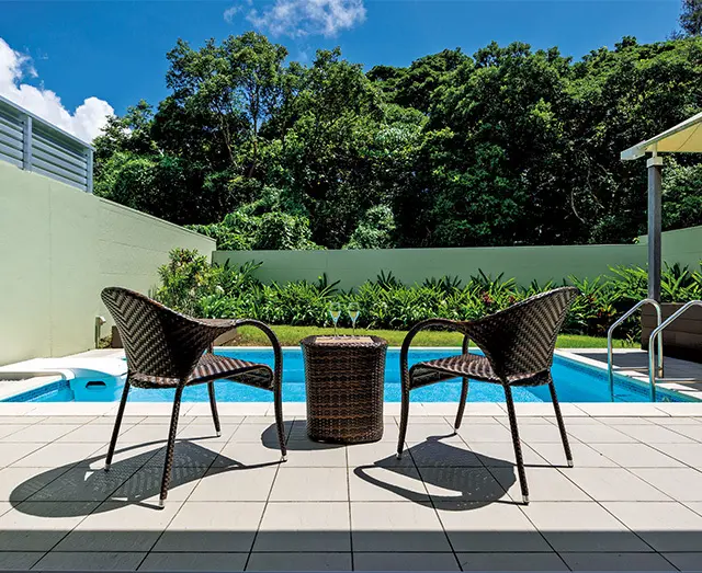 全棟にジェットバスがあり、9棟に プライベートプールを備える