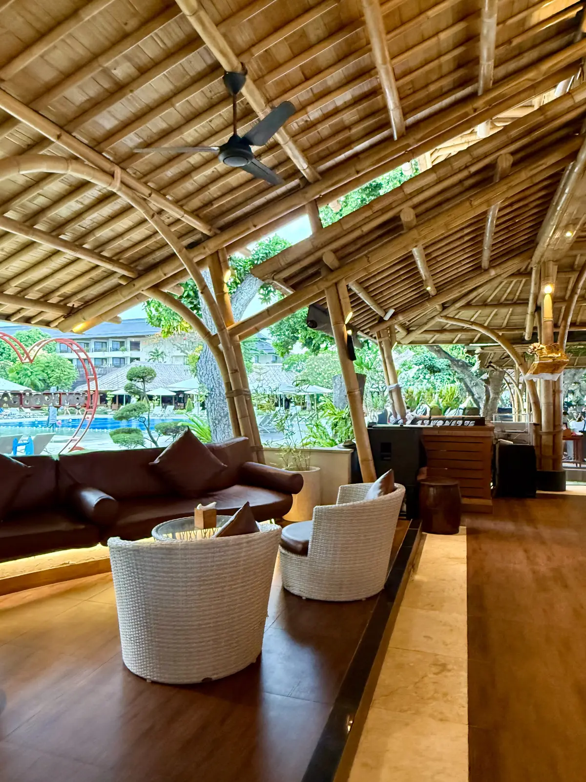 バリ島　サヌール　50代夫婦旅行　プラマサヌールビーチホテル　PRAMA SANUR BEACH BALI　BambooBAR