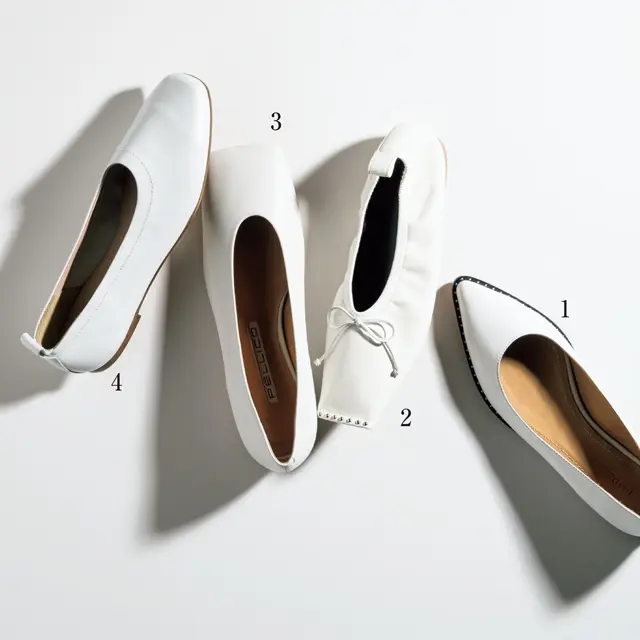 白のフラット靴