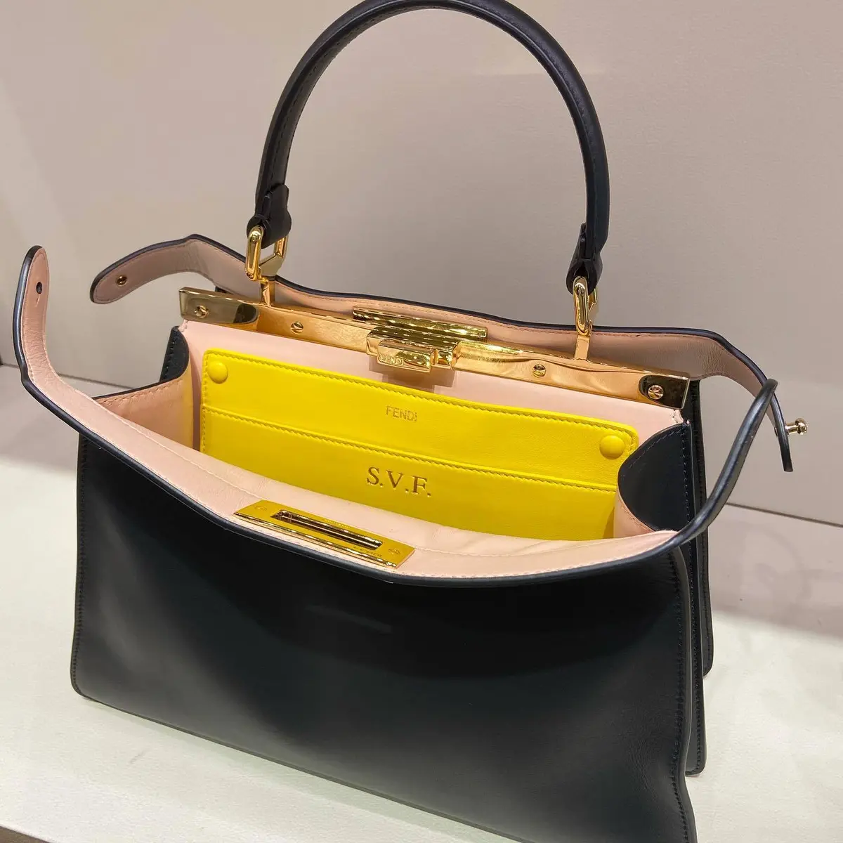 自分好みにカスタムできる♡フェンディのアの画像_1