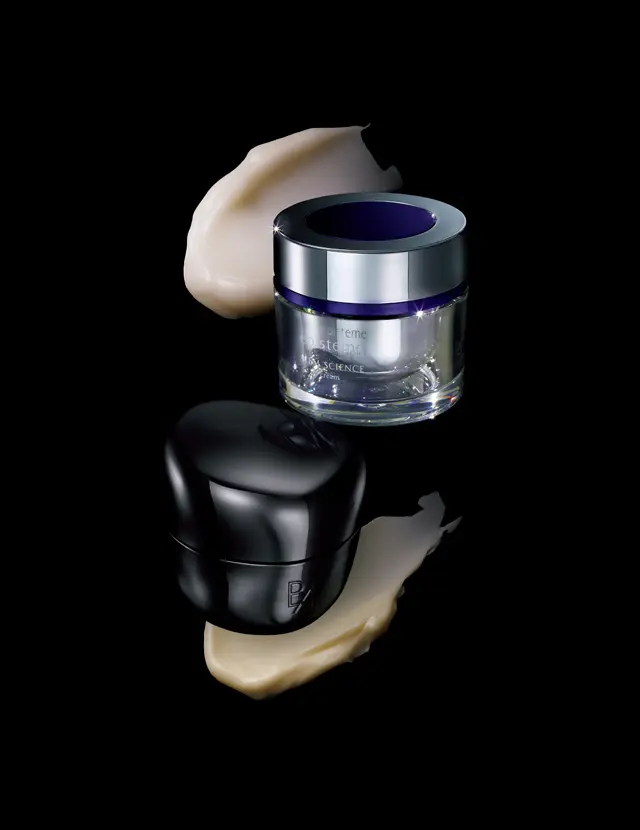 （上）ロート製薬 エピステーム ステムサイエンスリフトクリームc（下）ポーラ B.A クリーム