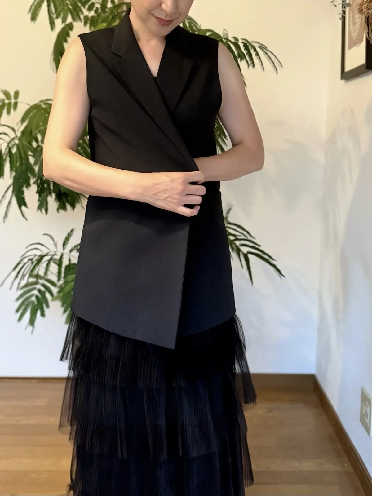 GU黒ジレ　黒のチュールスカート　アラフィフ　50代　ジレコーデ