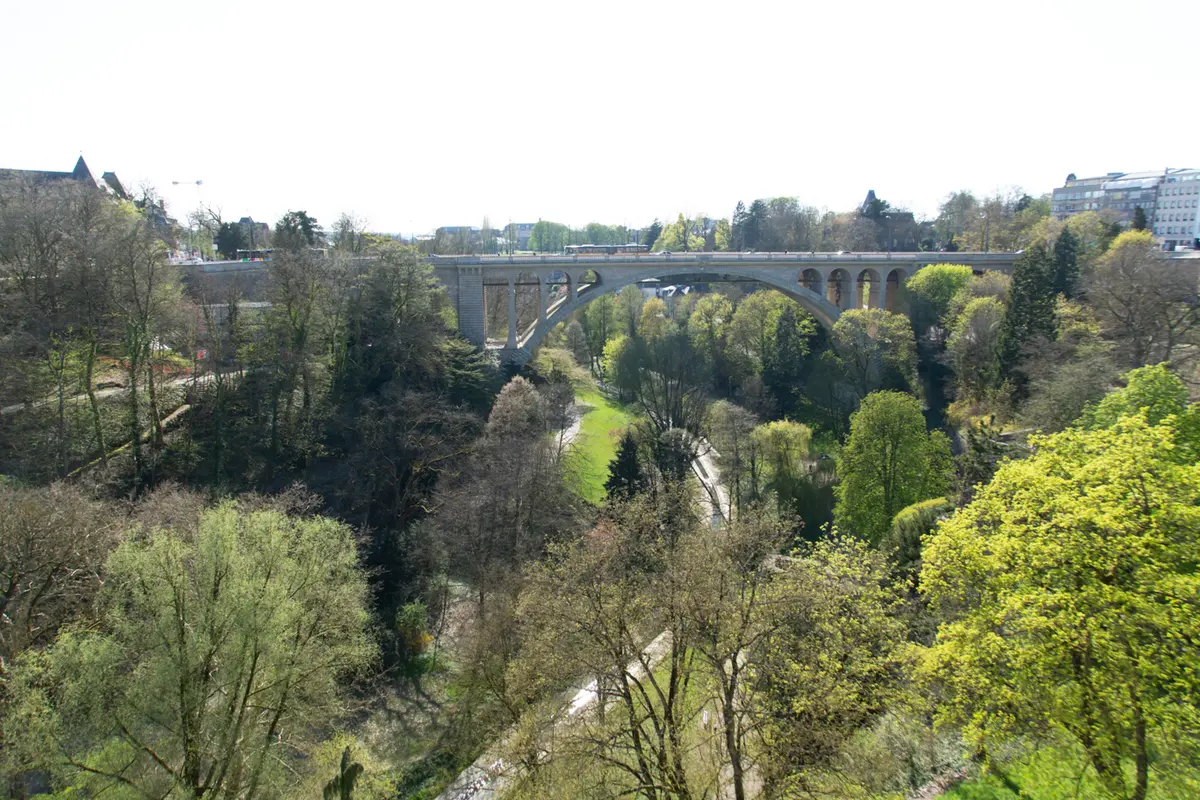 唯一無二の美しさを見せる旧市街と、モダンの画像_5