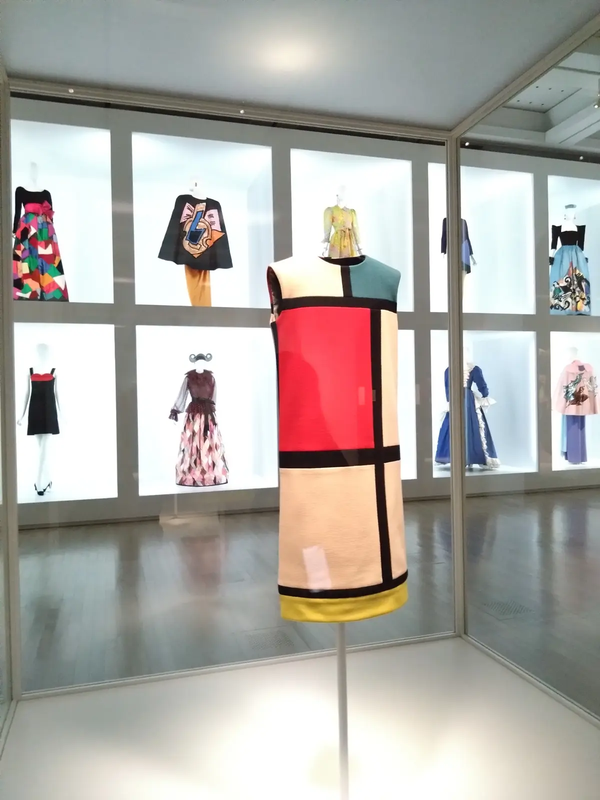 国立新美術館、イヴ・サンローラン展、40代ファッション、ZARA、サイドゴアブーツ