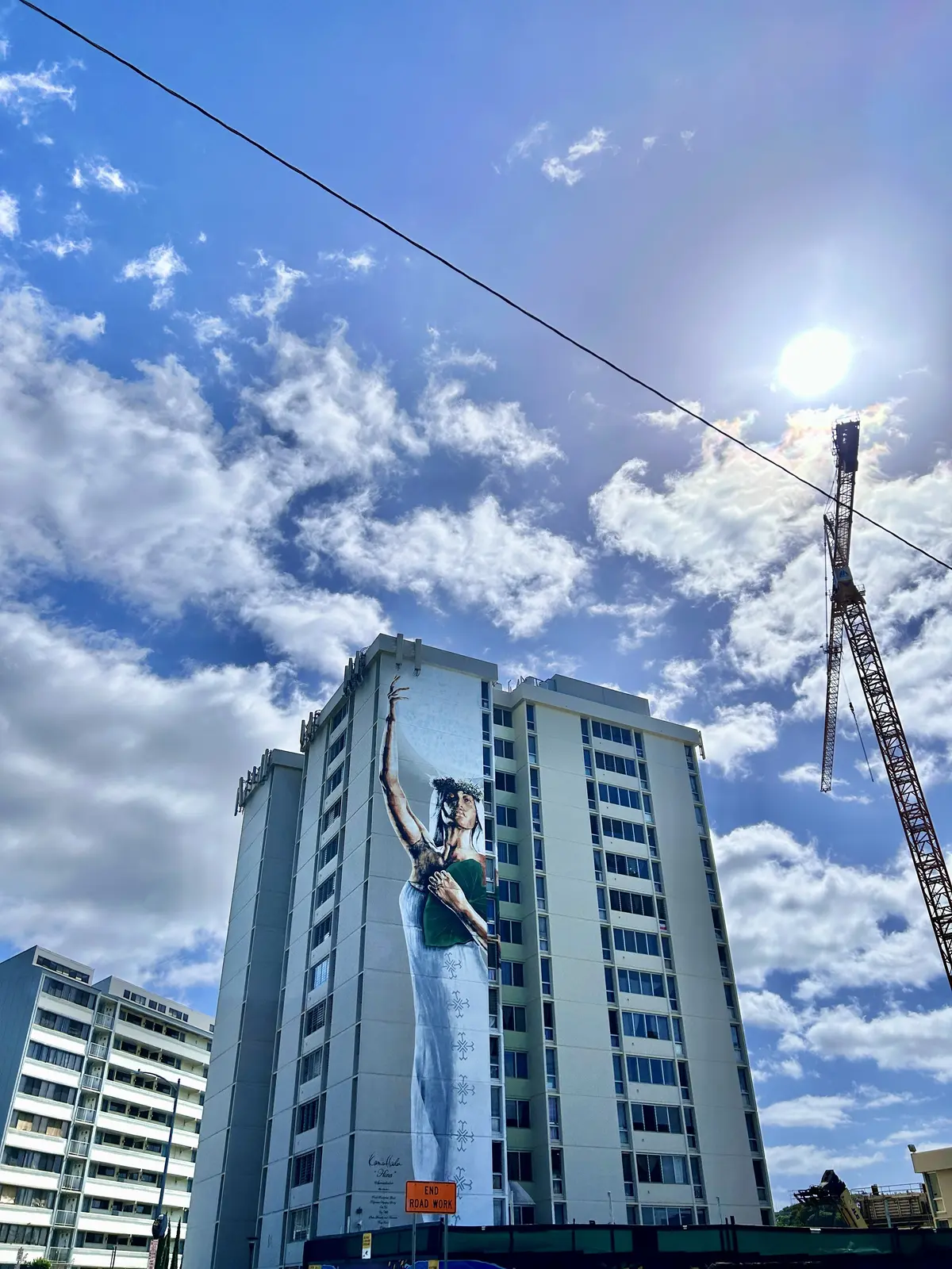 ビルに巨大なアートが！