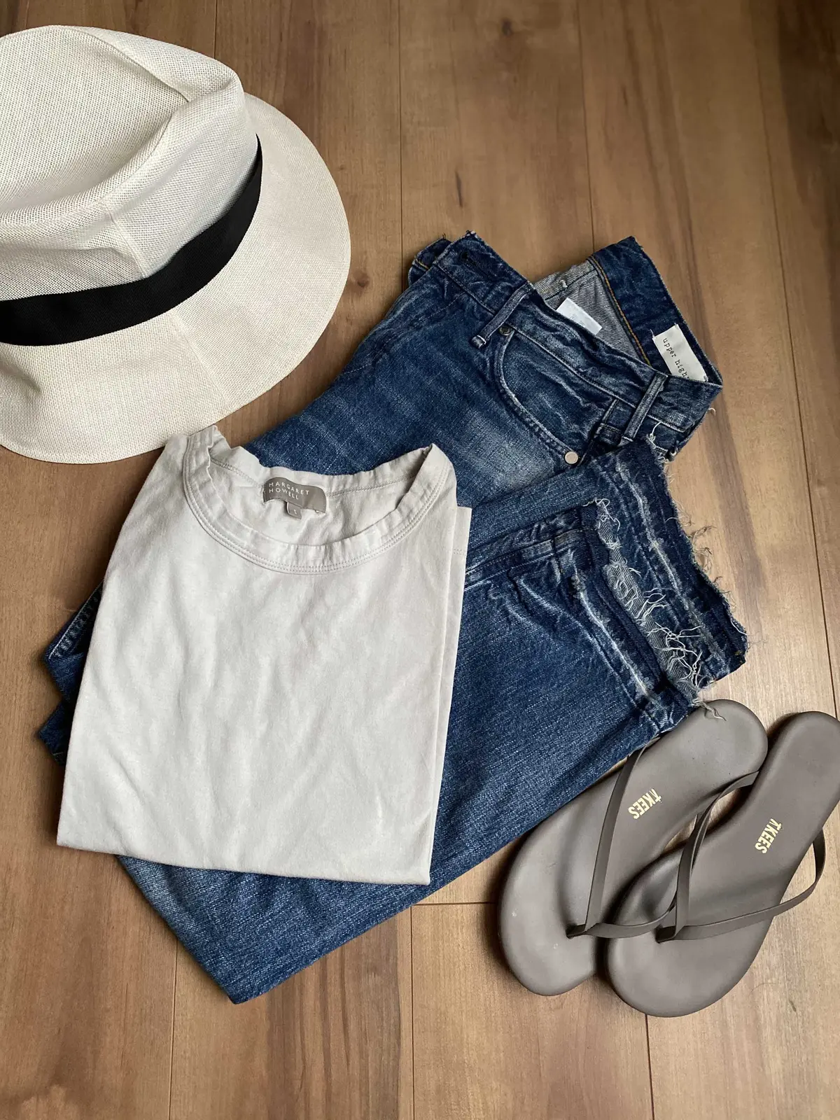 デニムアレンジ×Tシャツ　ご近所コーデの画像_2