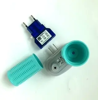 プラグアダプターとホットカーラー