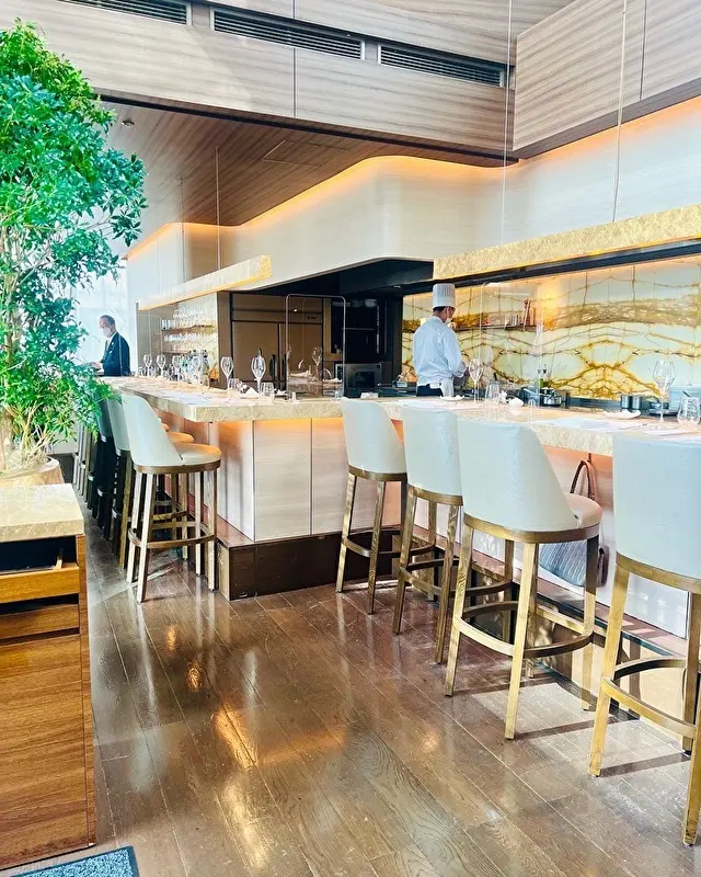 1Fは14席のカウンター席