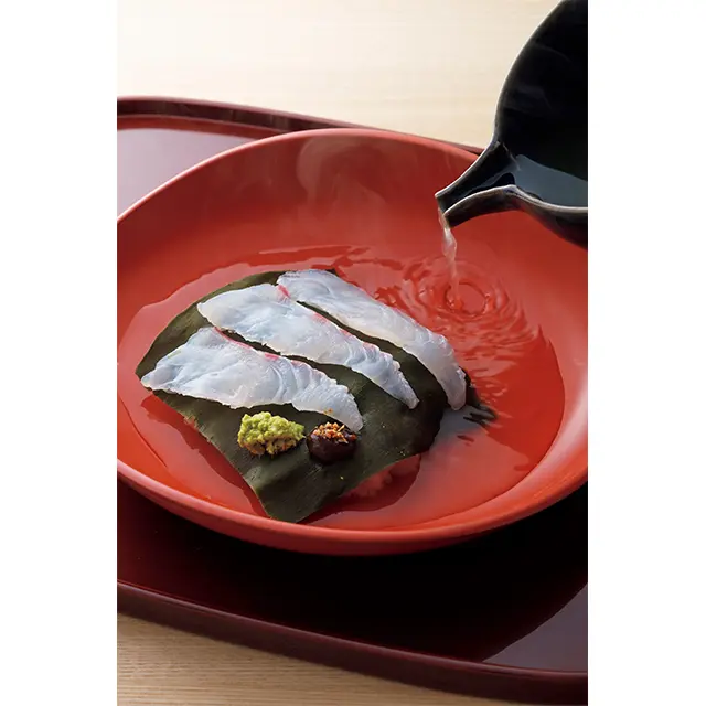 ごま味噌とわさびで味わう天然鯛のだし茶漬け