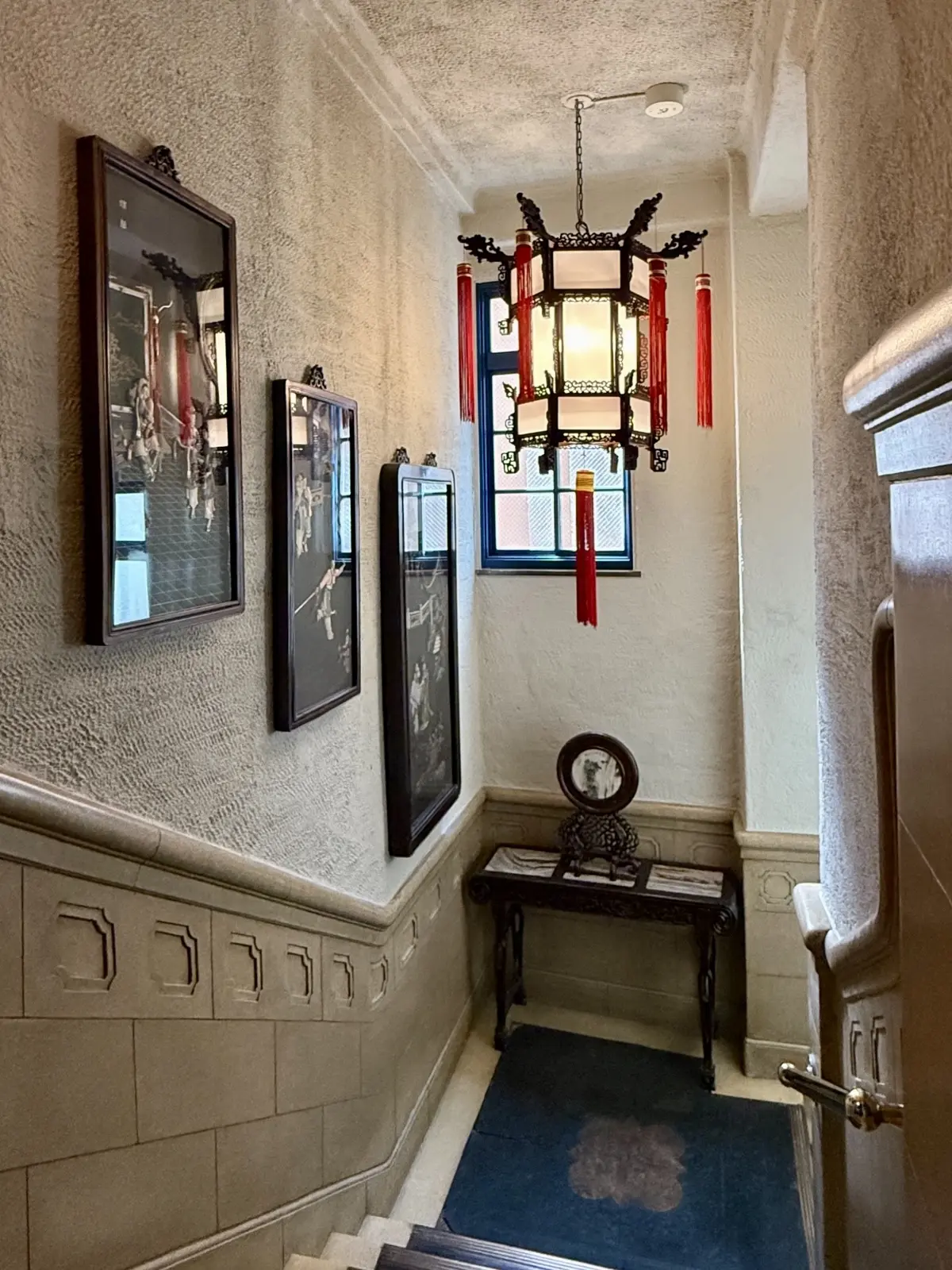 京都　中華料理店　東華菜館　ヴォーリズ建築　階段