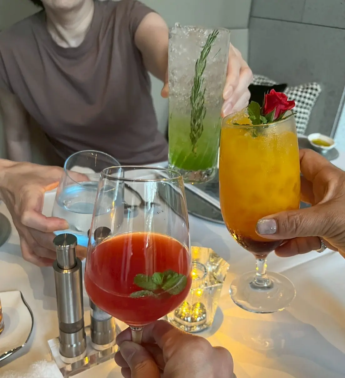 再会を祝して、乾杯♡みんなノンアル。私だけ、アルコール(＋）