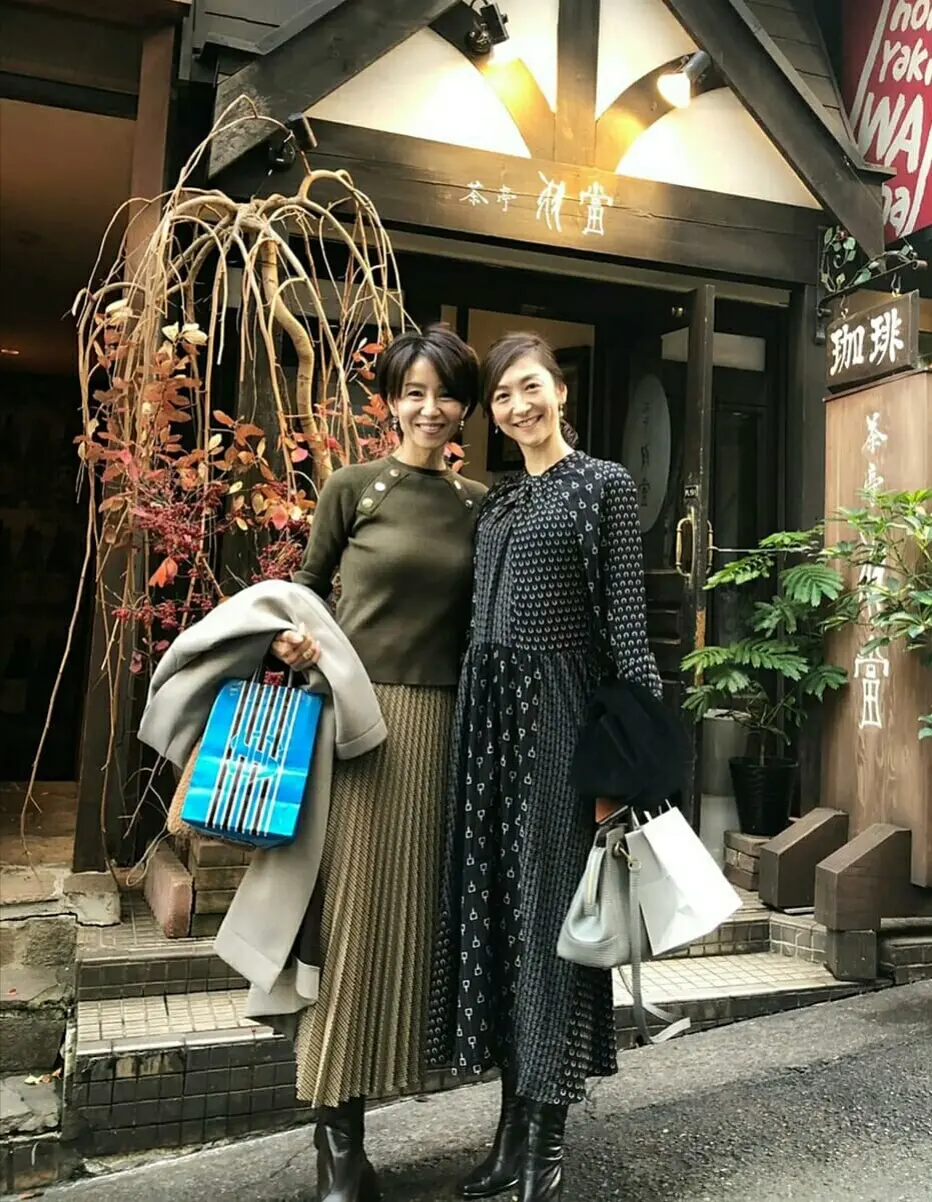 プリント柄ワンピースで、渋谷純喫茶☕の画像_4