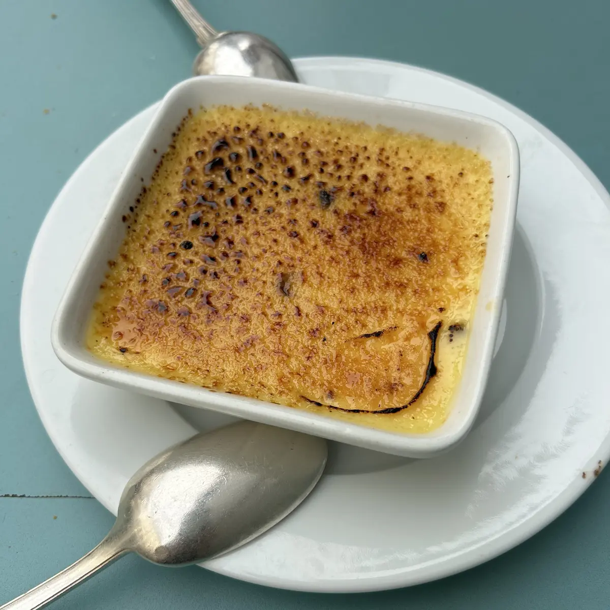 パリ　シテ島　カフェ　レストラン「Au Vieux Paris d'Arcole」へ