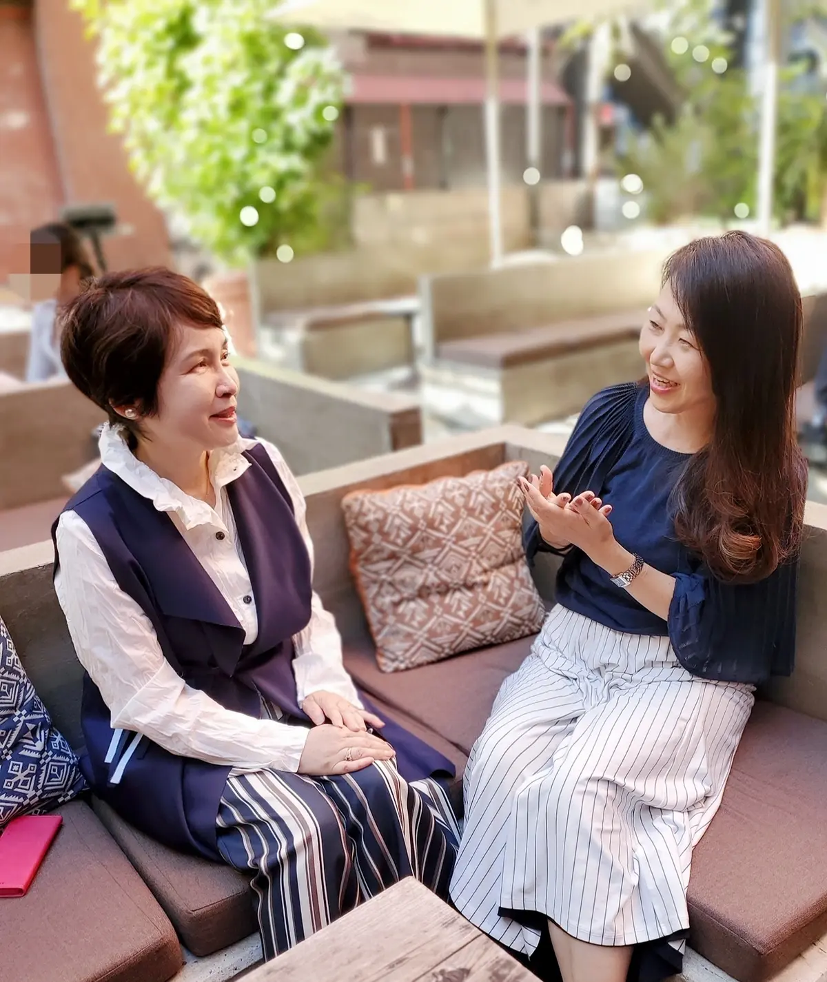 左はのりぃ先生。優しい雰囲気で鑑定してもらいながらもついつい話がはずんでしまうんです。