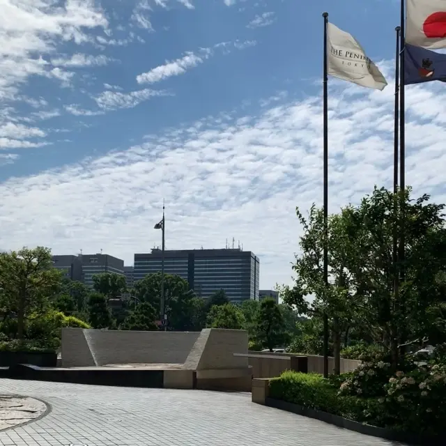 香港&上海ホテルズ、ザ・ペニンシュラ東京、日本の国旗