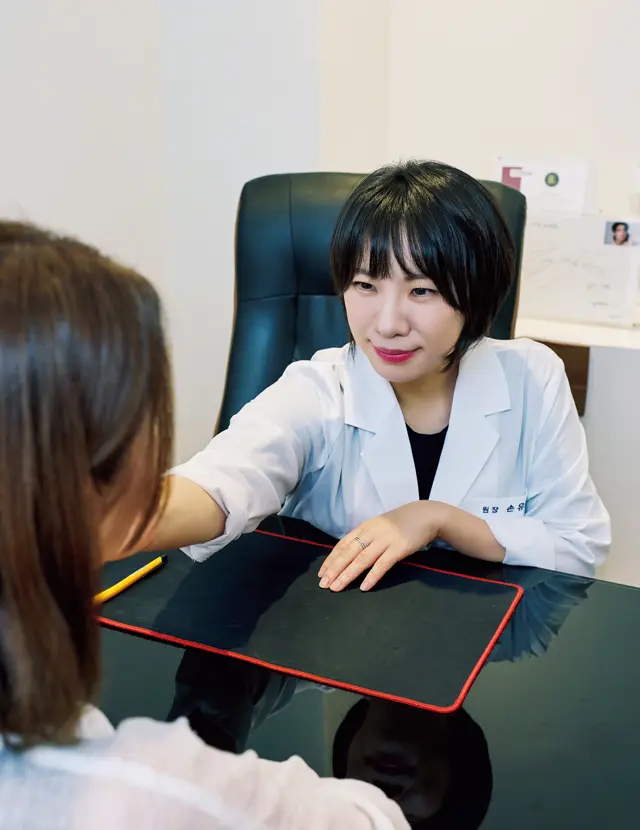 中川が受けた「MAGIC CAT」（1部位W1,800,000〜）はアップグレードされたCAT注射。脂肪のいる場所、いらない場所を見極めて打つため頰こけなどの心配もなし！ ちなみに、施術後5㎏太ったのに「やせた？」と聞かれまくったほどの小顔効果