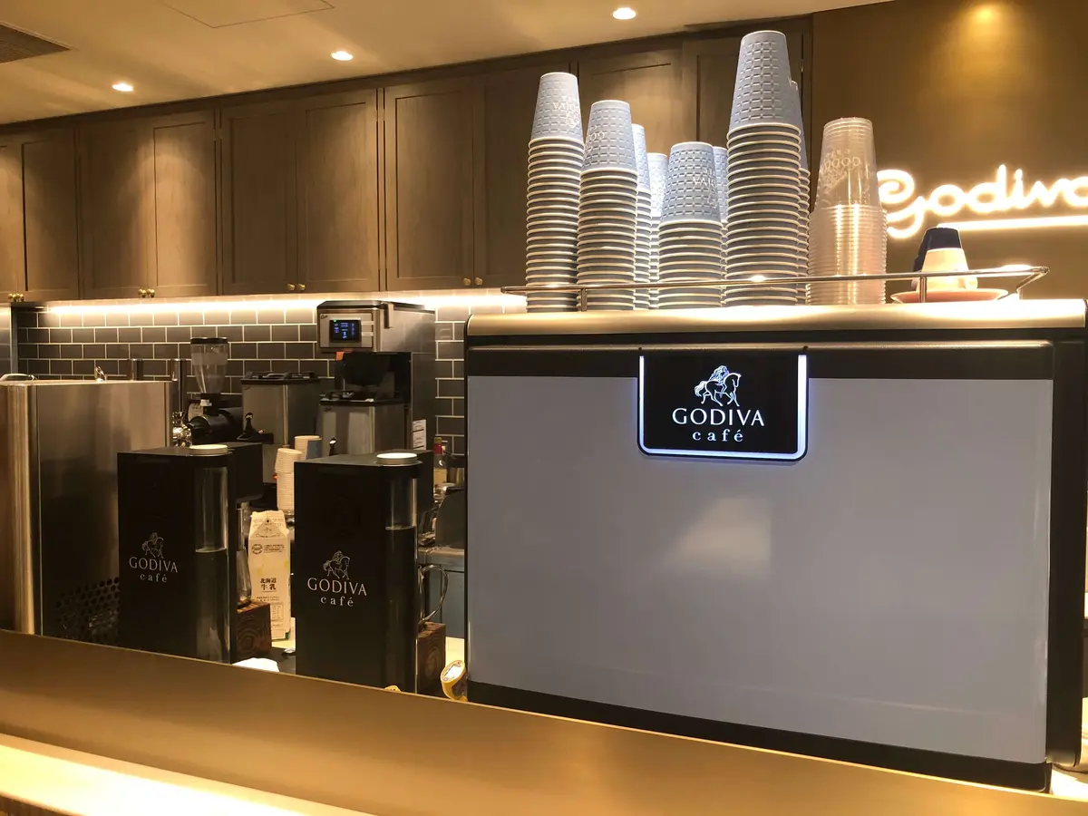 ゴディバカフェの店内。