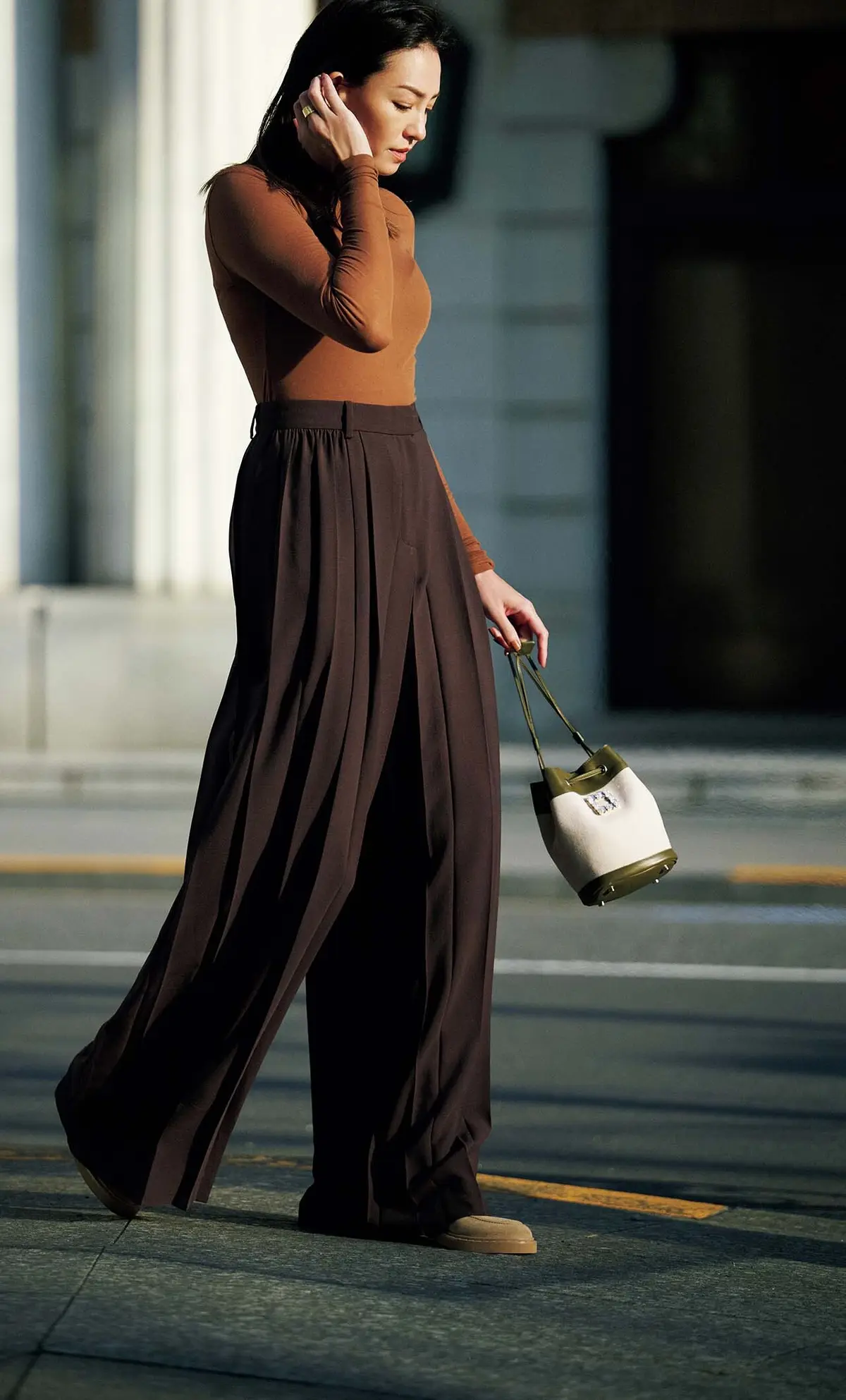 たっぷり流麗なプリーツを スマートなバランスで楽しんで