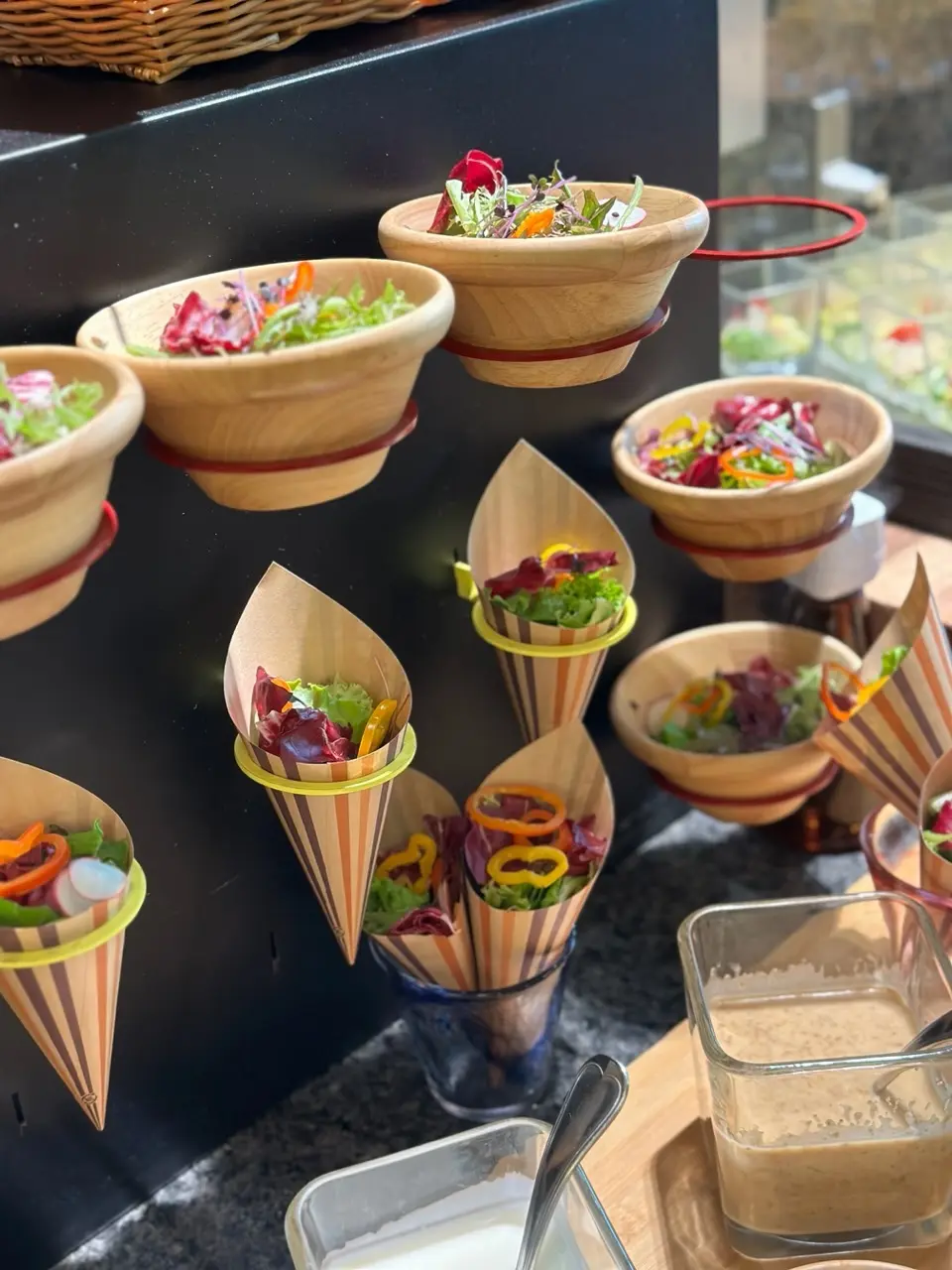 夏のブラックコーデでトロピカルなホテルブの画像_9