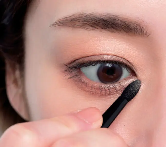 ヘアメイク　広瀬あつこ　縦幅拡大アイメイク　アイシャドウ　下まぶたのHOWTO　STEP1