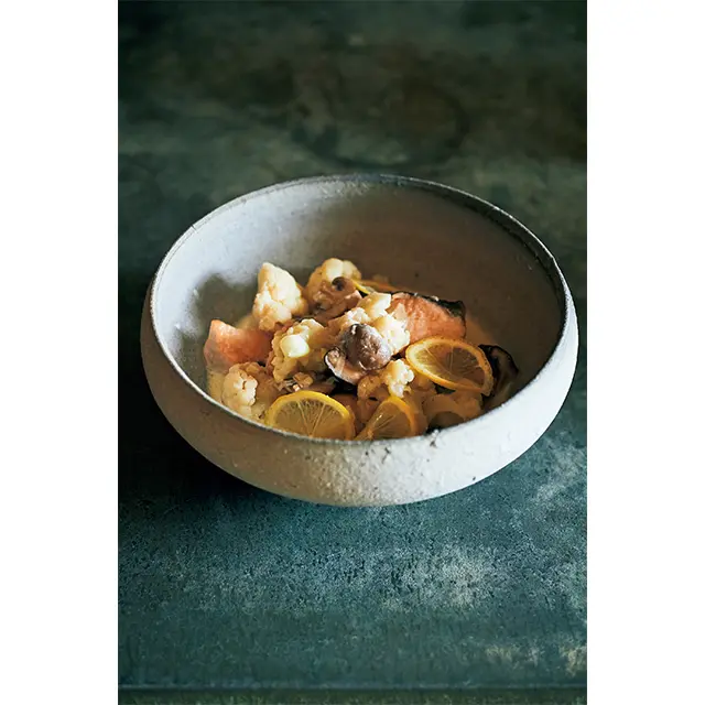 ひとつあると景色が締まる清水善行さんの大鉢